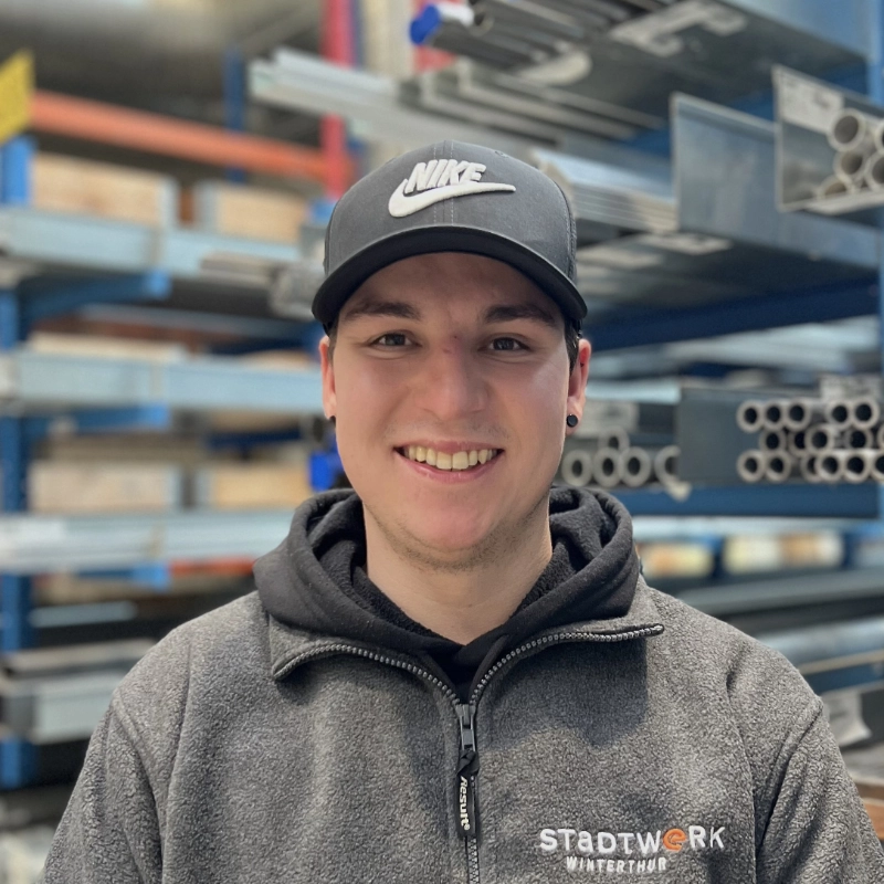 Porträtfoto des Mitarbeiters Yves Schäfer